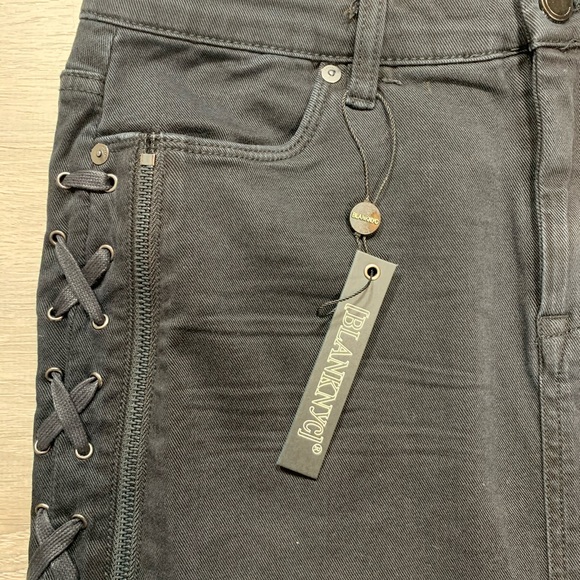 BlankNYC women’s black mini skirt - Picture 2 of 8